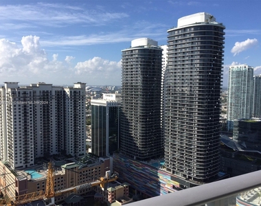 1010 Brickell Ave - Photo Thumbnail 3