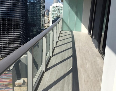 1010 Brickell Ave - Photo Thumbnail 5