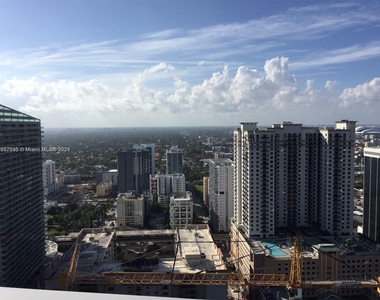 1010 Brickell Ave - Photo Thumbnail 2