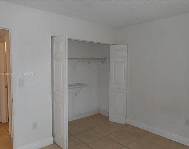 9982 Nob Hill Ln - Photo Thumbnail 6