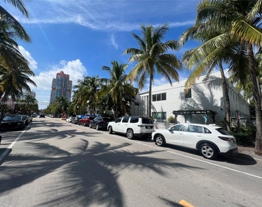 220 Collins Ave - Photo Thumbnail 14