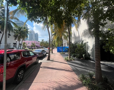 220 Collins Ave - Photo Thumbnail 12