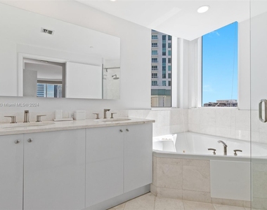 901 Brickell Key Blvd - Photo Thumbnail 17