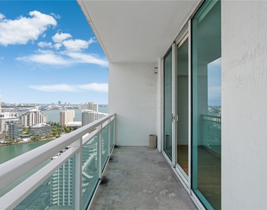 950 Brickell Bay Dr - Photo Thumbnail 9