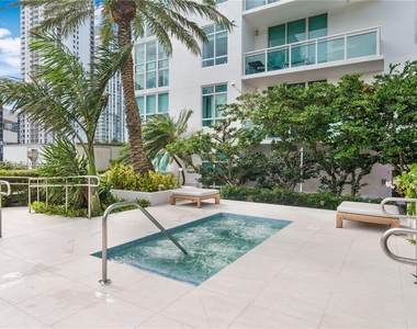 950 Brickell Bay Dr - Photo Thumbnail 21