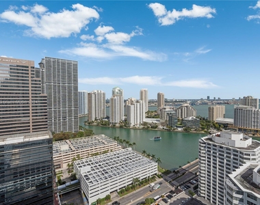 950 Brickell Bay Dr - Photo Thumbnail 35