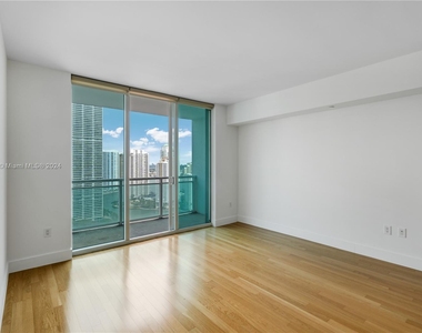 950 Brickell Bay Dr - Photo Thumbnail 26