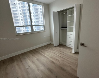 801 Brickell Key Blvd - Photo Thumbnail 10