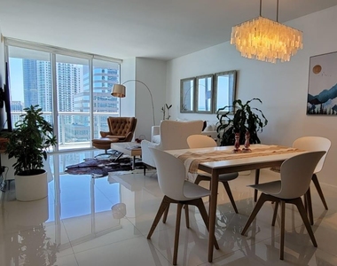 495 Brickell Ave - Photo Thumbnail 3