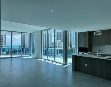 17550 Collins Avenue - Photo Thumbnail 0