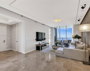 15811 Collins Ave - Photo Thumbnail 4