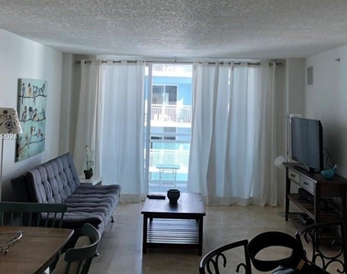 6917 Collins Ave - Photo Thumbnail 2