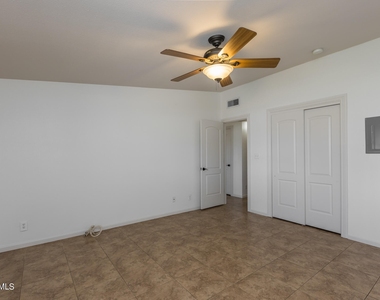 7025 E Wilshire Drive - Photo Thumbnail 12