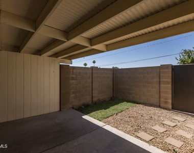 7025 E Wilshire Drive - Photo Thumbnail 18