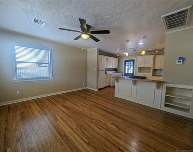 3645 Riverside Drive - Photo Thumbnail 20