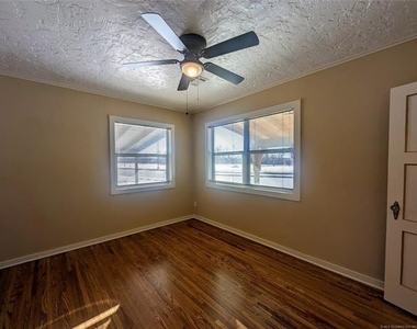 3645 Riverside Drive - Photo Thumbnail 27