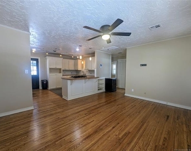 3645 Riverside Drive - Photo Thumbnail 6