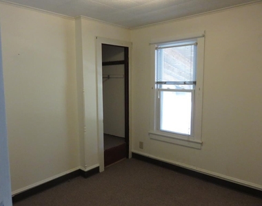 105 Wilbur Street - Photo Thumbnail 4