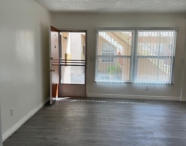 10937 Otsego Street - Photo Thumbnail 20