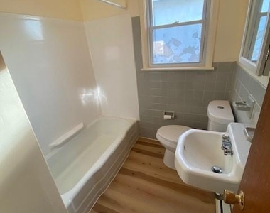 136 Susquehanna Ave - Photo Thumbnail 4