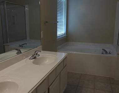 5108 Lockhart Drive - Photo Thumbnail 5