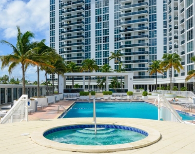 10275 Collins Ave - Photo Thumbnail 20