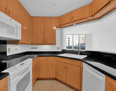 801 Brickell Key Blvd - Photo Thumbnail 7