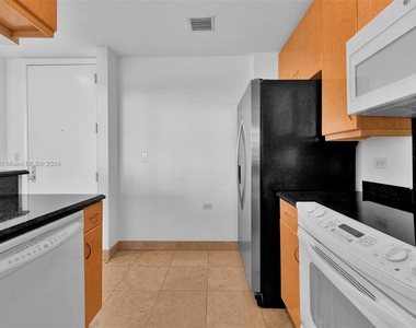 801 Brickell Key Blvd - Photo Thumbnail 10