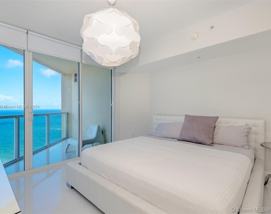 16699 Collins Ave - Photo Thumbnail 1