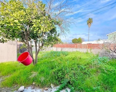 5640 Redwood St - Photo Thumbnail 20