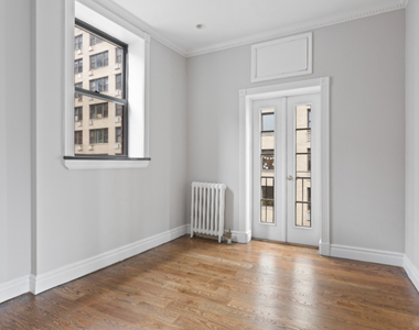 326 East 35th Street - Photo Thumbnail 1