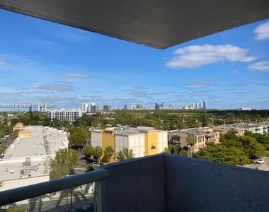 13499 Biscayne Blvd - Photo Thumbnail 1