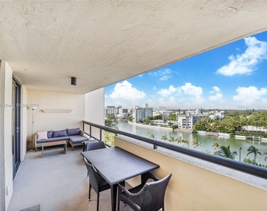 2555 Collins Ave - Photo Thumbnail 1