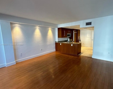 10275 Collins Ave - Photo Thumbnail 5