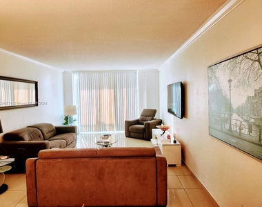 19390 Collins Ave - Photo Thumbnail 7