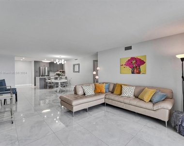 2301 S Ocean Dr - Photo Thumbnail 8