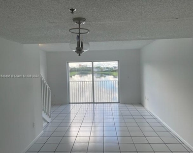 172 Riviera Cir - Photo Thumbnail 2