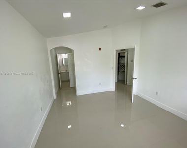 8886 W Flagler St - Photo Thumbnail 12