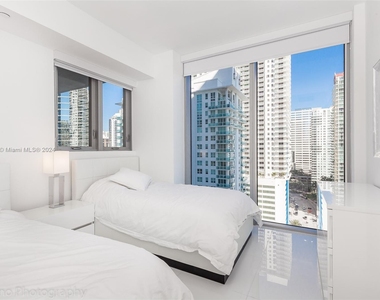 1300 Brickell Bay Dr - Photo Thumbnail 11