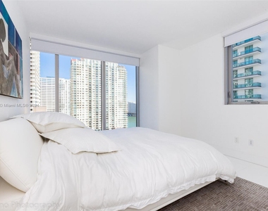 1300 Brickell Bay Dr - Photo Thumbnail 7