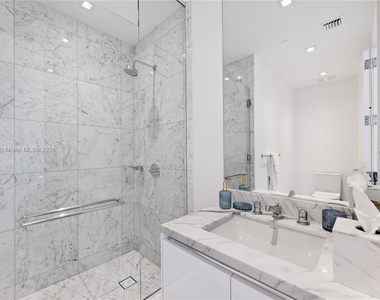 16901 Collins Ave - Photo Thumbnail 22