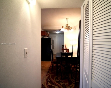 801 Meridian Ave - Photo Thumbnail 16