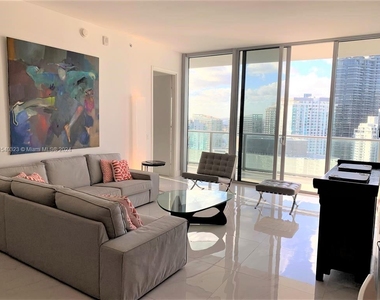 1300 Brickell Bay Dr - Photo Thumbnail 3