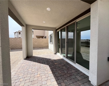 11683 Desert Hollow Avenue - Photo Thumbnail 16