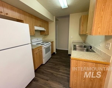 1445 W Bonneville Cir 103 - Photo Thumbnail 3