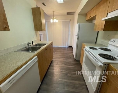 1445 W Bonneville Cir 103 - Photo Thumbnail 4