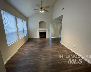 1445 W Bonneville Cir 103 - Photo Thumbnail 1