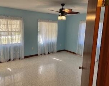 209 S Mantor Avenue - Photo Thumbnail 21