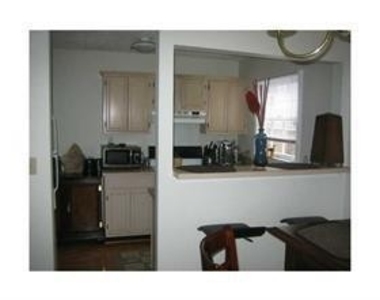 561 Rankin Street Ne - Photo Thumbnail 2