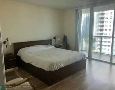 1155 Brickell Bay Dr - Photo Thumbnail 4